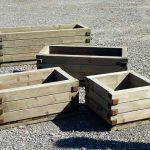 Holzpflanzentroege und Blumenkisten für Hochbeet anlegen
